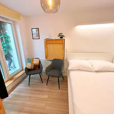 Fantastays - Sixteen Apartament *